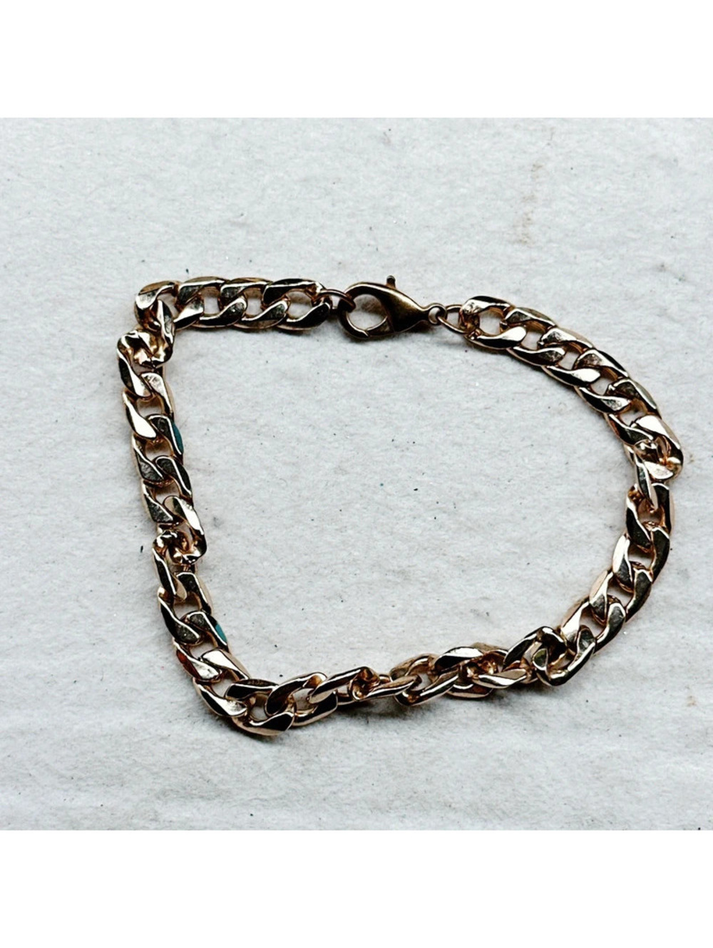 4689gc. Goldtone Charm Bracelet